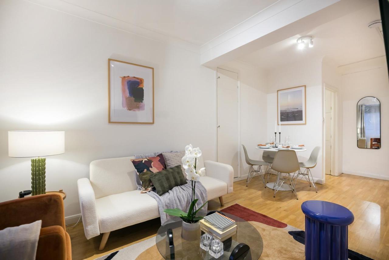 Perfectly Located 1 Bed Apartment Above Tube Station Londres Extérieur photo