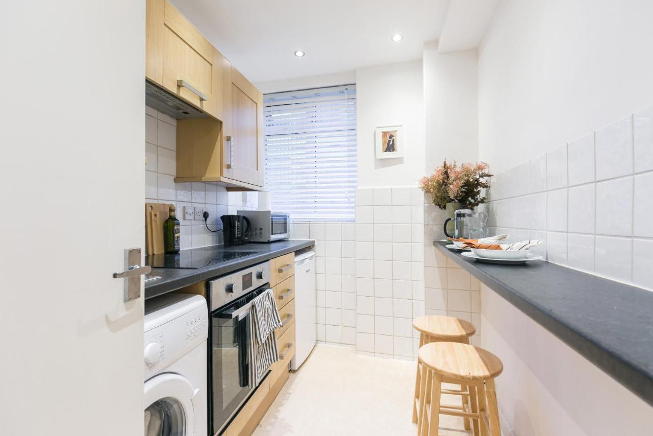 Perfectly Located 1 Bed Apartment Above Tube Station Londres Extérieur photo
